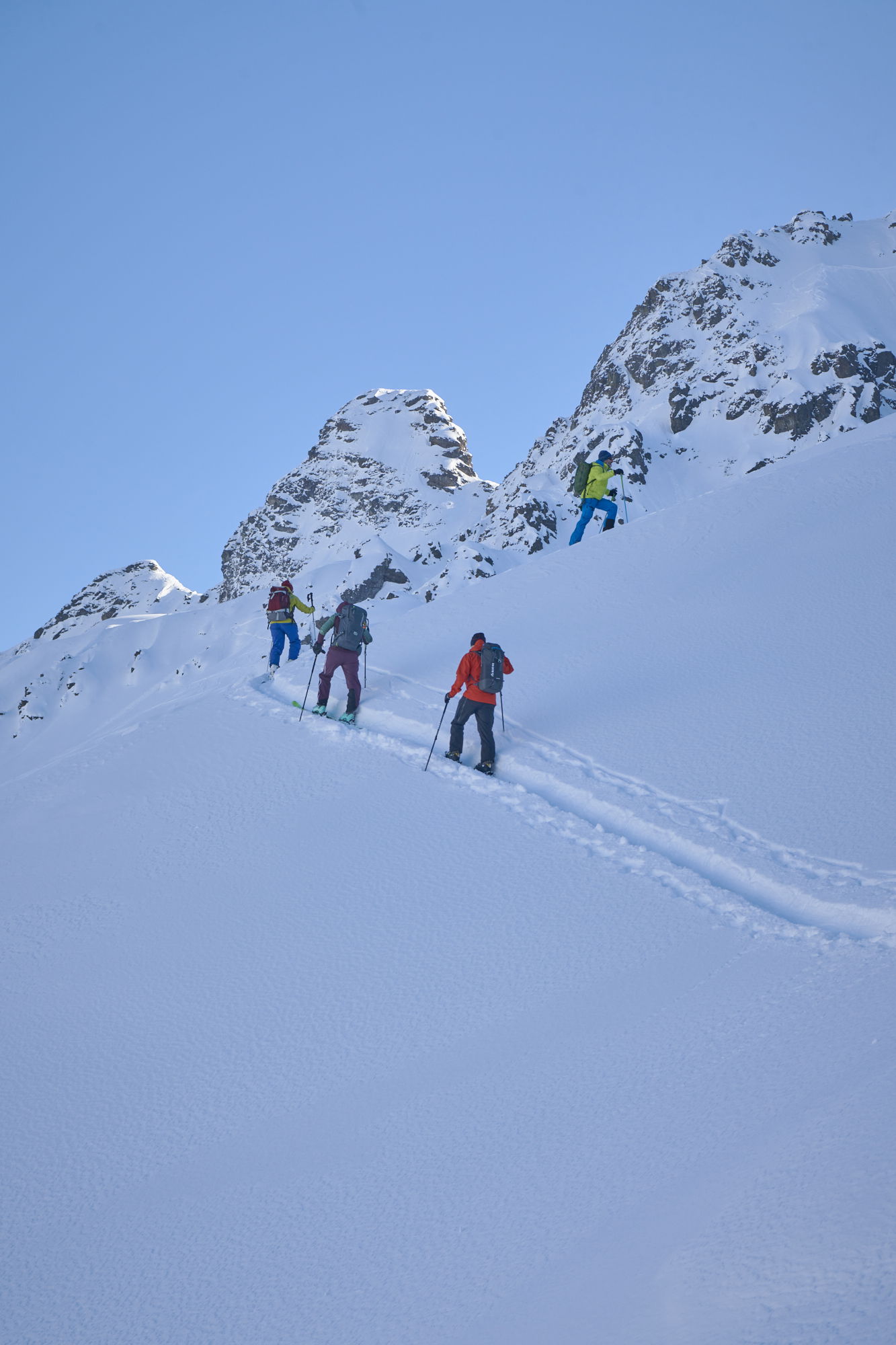 https://bergpunkt-dev.b-cdn.net/bergpunkt-gefuhrte-skitouren-2-607c1264eddd2095830324.jpg
